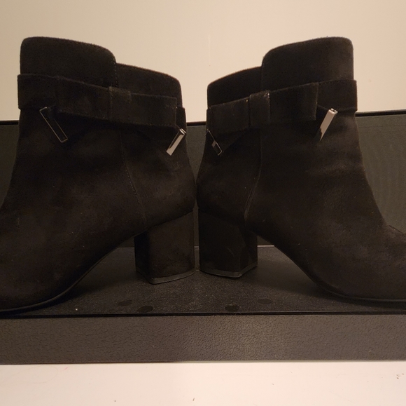NEW KELLY & KATIE BLACK STRETCH VEGAN MICROSUEDE BOOTIES WITH BLACK BOWS - SZ 8 - Picture 3 of 10